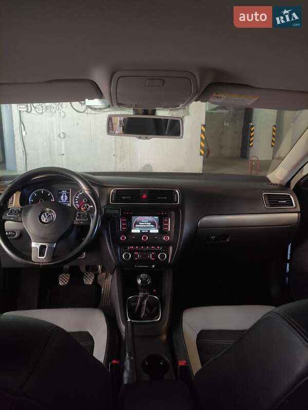 Седан Volkswagen Jetta 2012 в Львове