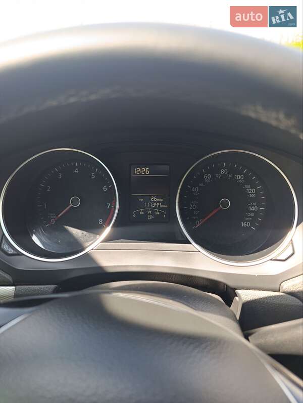 Седан Volkswagen Jetta 2016 в Киеве