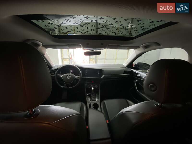 Седан Volkswagen Jetta 2019 в Львове