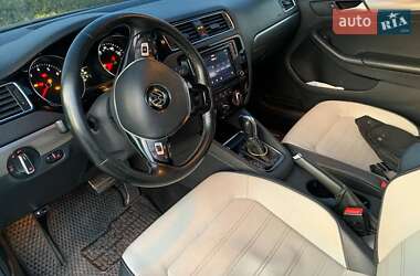 Седан Volkswagen Jetta 2015 в 