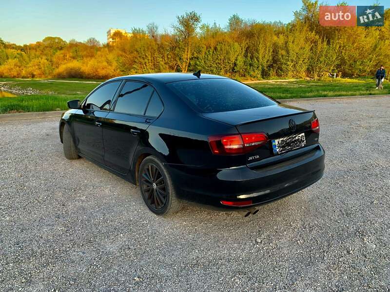 Седан Volkswagen Jetta 2015 в Дніпрі