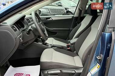 Седан Volkswagen Jetta 2016 в 