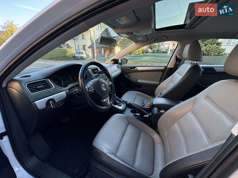 Седан Volkswagen Jetta 2013 в Києві