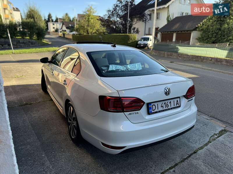 Седан Volkswagen Jetta 2013 в Києві