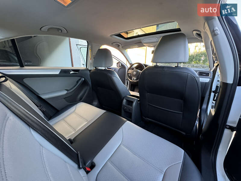 Седан Volkswagen Jetta 2013 в Києві