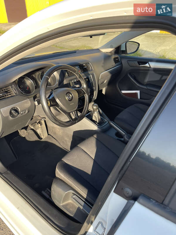 Седан Volkswagen Jetta 2016 в Рівному