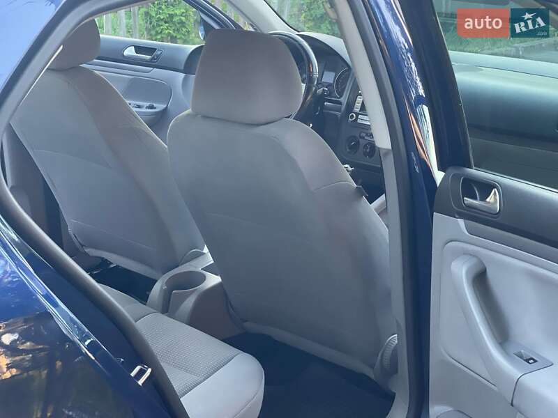 Седан Volkswagen Jetta 2008 в Ровно