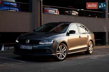 Седан Volkswagen Jetta 2016 в Львові