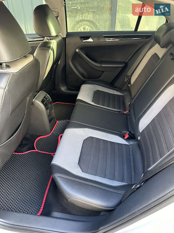 Седан Volkswagen Jetta 2016 в Одесі