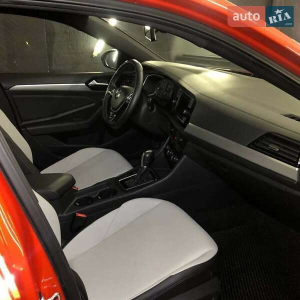 Седан Volkswagen Jetta 2019 в Львові