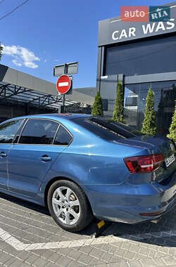 Седан Volkswagen Jetta 2016 в 