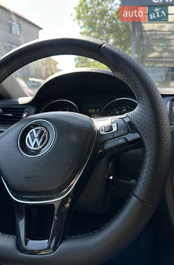 Седан Volkswagen Jetta 2016 в 