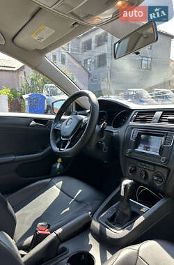 Седан Volkswagen Jetta 2016 в 