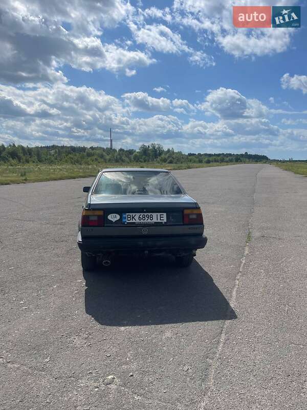 Седан Volkswagen Jetta 1988 в Березному