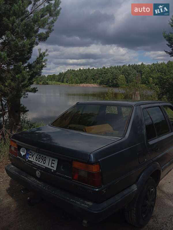 Седан Volkswagen Jetta 1988 в Березному
