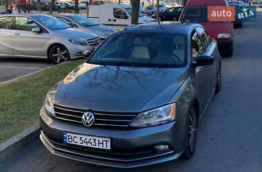 Седан Volkswagen Jetta 2015 в Львові