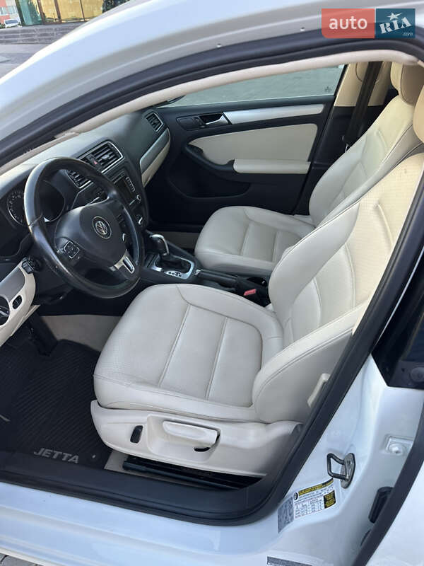 Седан Volkswagen Jetta 2014 в Хмельницком