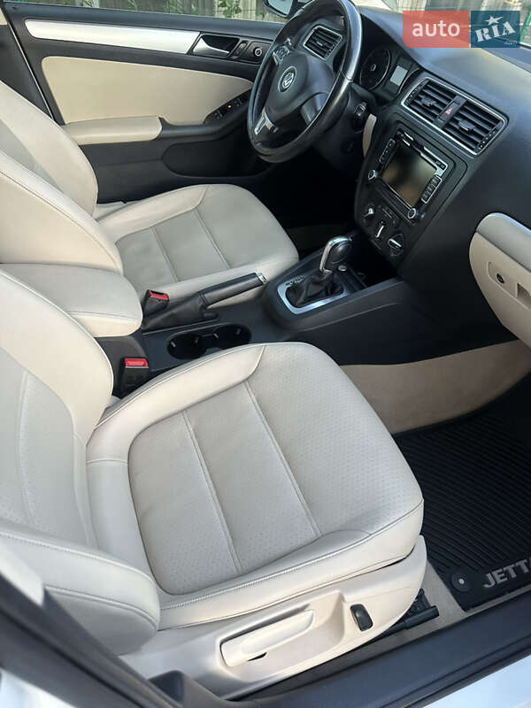 Седан Volkswagen Jetta 2014 в Хмельницком