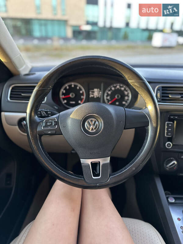 Седан Volkswagen Jetta 2014 в Хмельницком