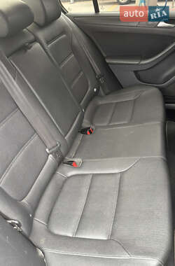 Седан Volkswagen Jetta 2012 в 