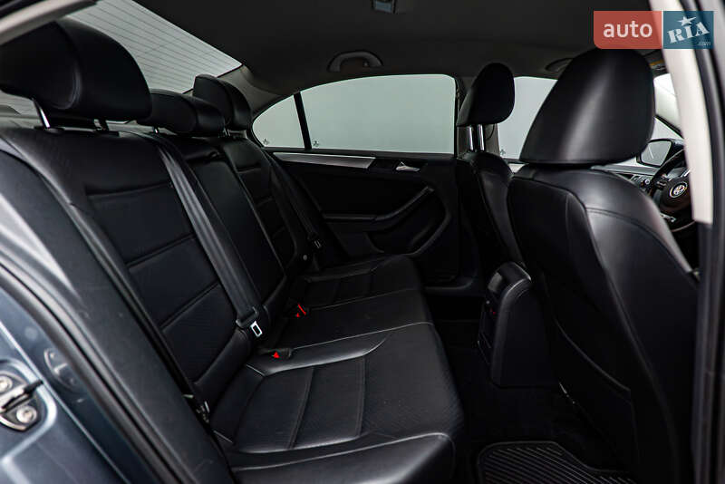 Седан Volkswagen Jetta 2013 в Києві