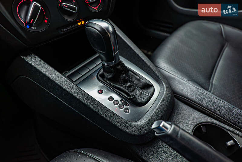 Седан Volkswagen Jetta 2013 в Києві