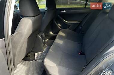 Седан Volkswagen Jetta 2014 в 