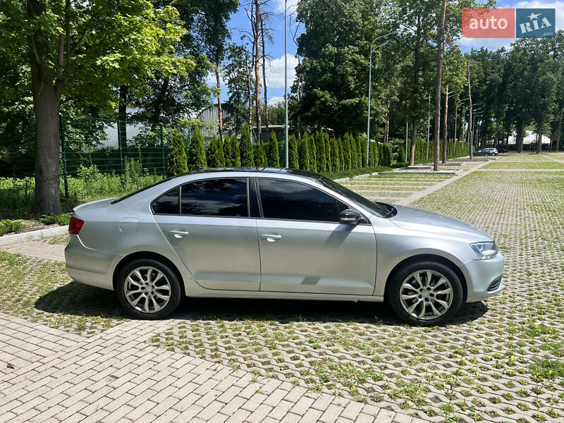 Седан Volkswagen Jetta 2011 в Харькове