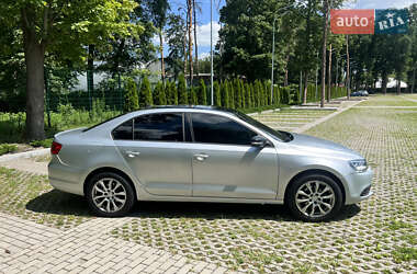 Седан Volkswagen Jetta 2011 в 