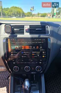 Седан Volkswagen Jetta 2013 в 
