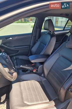 Седан Volkswagen Jetta 2013 в 