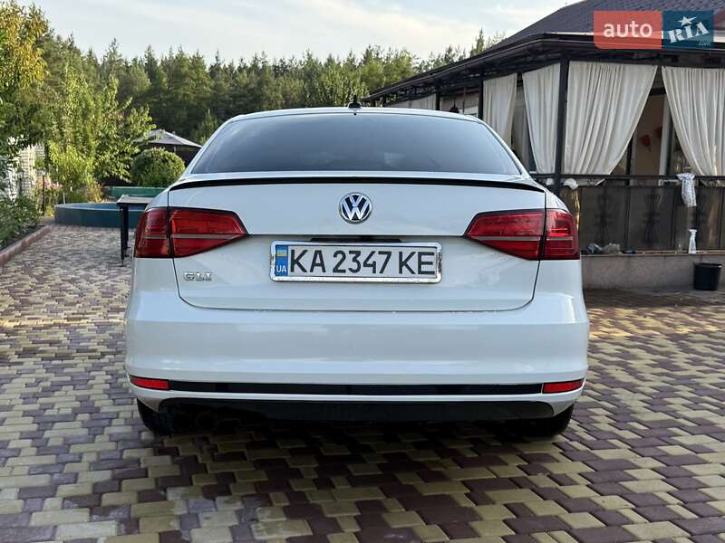 Седан Volkswagen Jetta 2015 в Києві