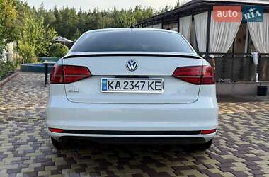 Седан Volkswagen Jetta 2015 в 