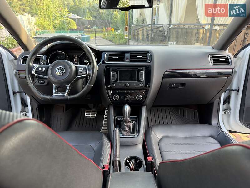 Седан Volkswagen Jetta 2015 в Києві