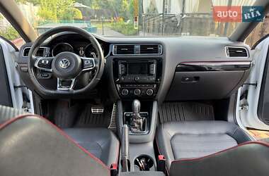 Седан Volkswagen Jetta 2015 в 