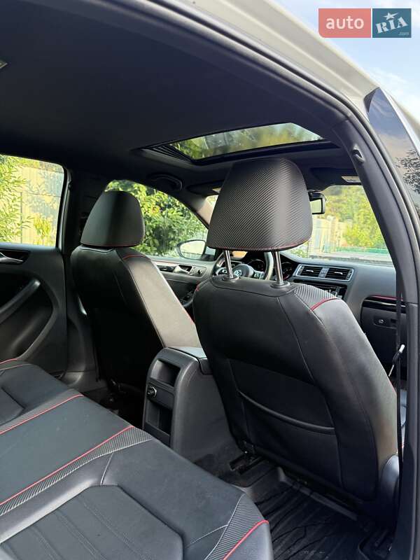 Седан Volkswagen Jetta 2015 в Києві