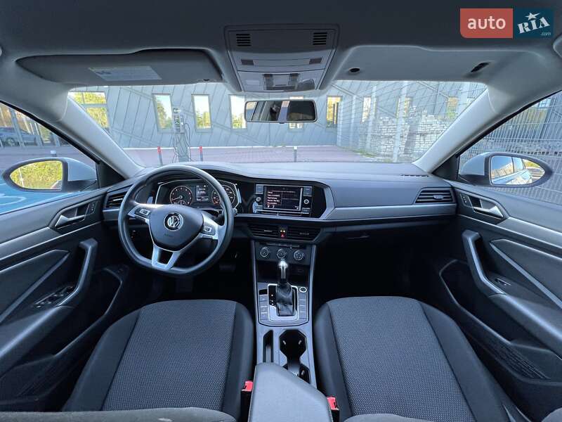 Седан Volkswagen Jetta 2019 в Львові
