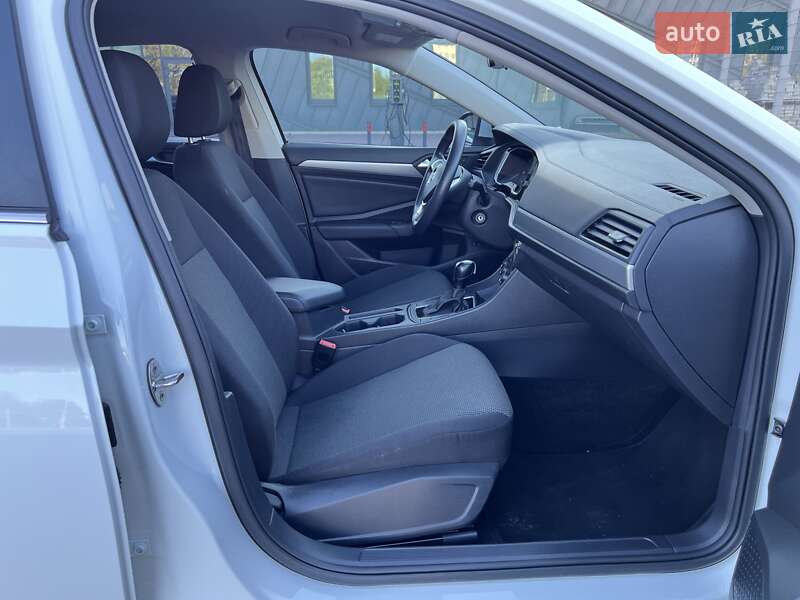 Седан Volkswagen Jetta 2019 в Львові