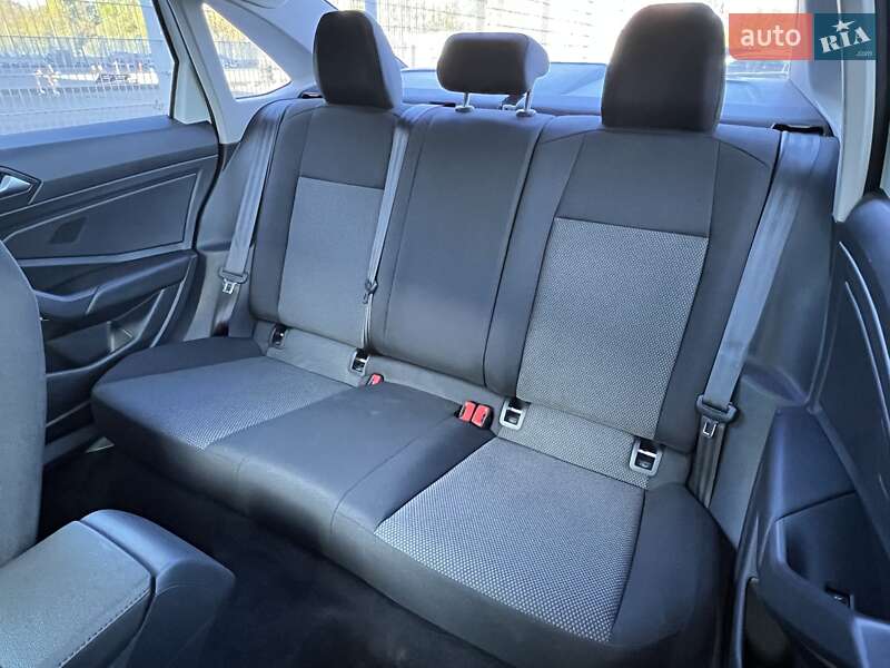 Седан Volkswagen Jetta 2019 в Львові