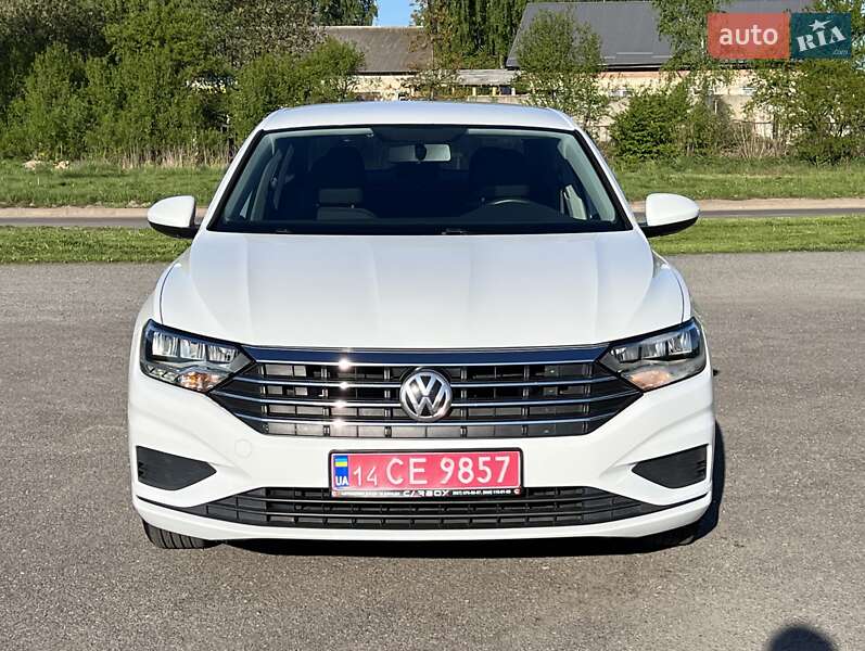 Седан Volkswagen Jetta 2019 в Львові