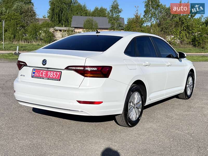 Седан Volkswagen Jetta 2019 в Львові