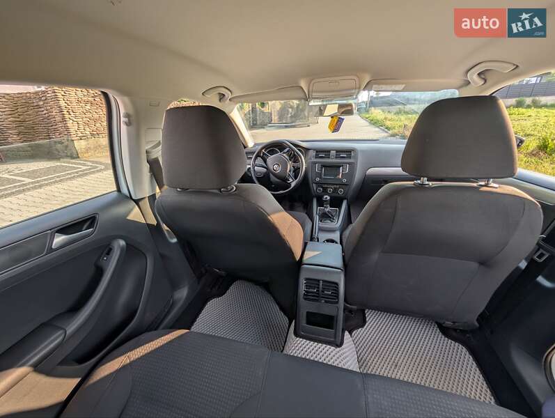 Седан Volkswagen Jetta 2016 в Черновцах