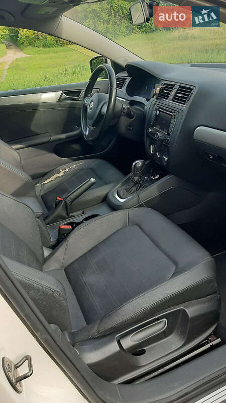Седан Volkswagen Jetta 2010 в Вышгороде