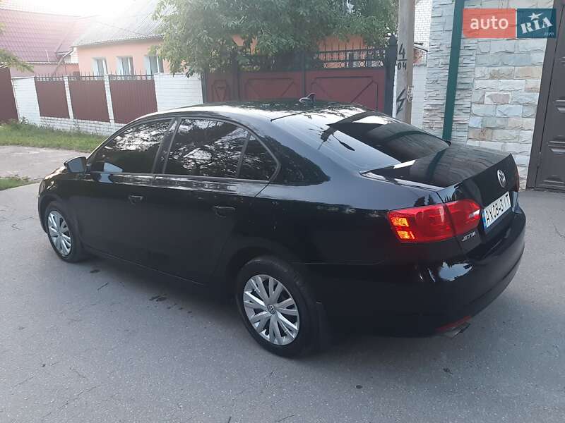 Седан Volkswagen Jetta 2014 в Харькове