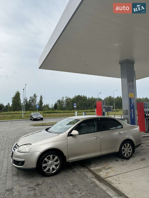 Седан Volkswagen Jetta 2006 в Одесі
