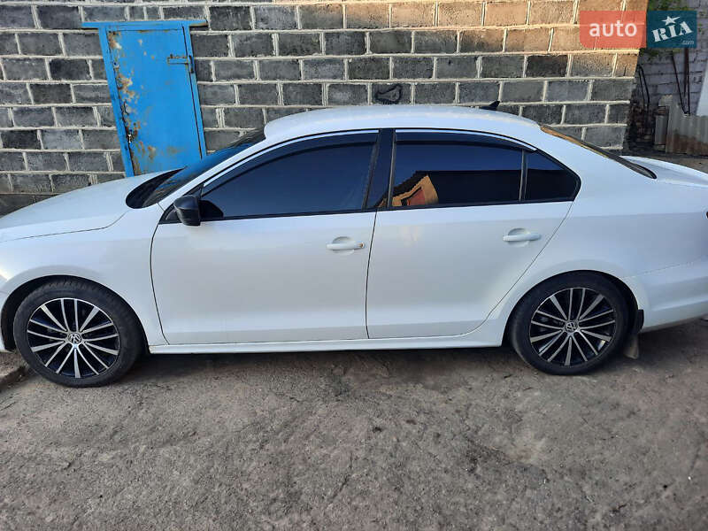 Седан Volkswagen Jetta 2015 в Кривом Роге