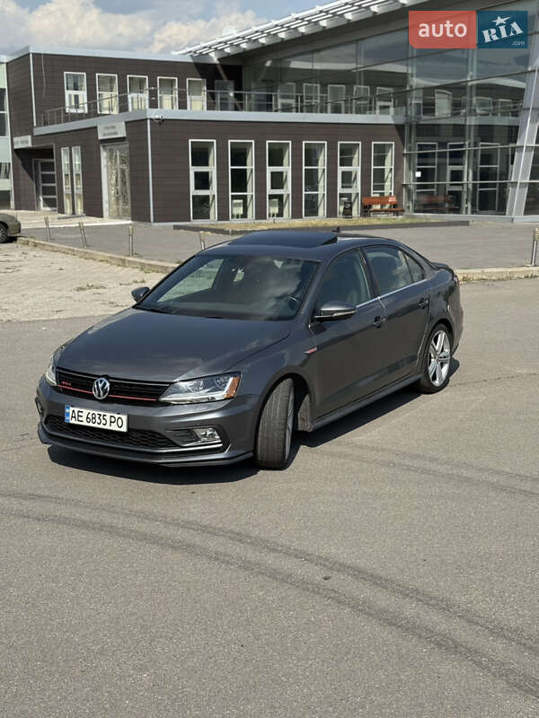 Седан Volkswagen Jetta 2017 в Днепре