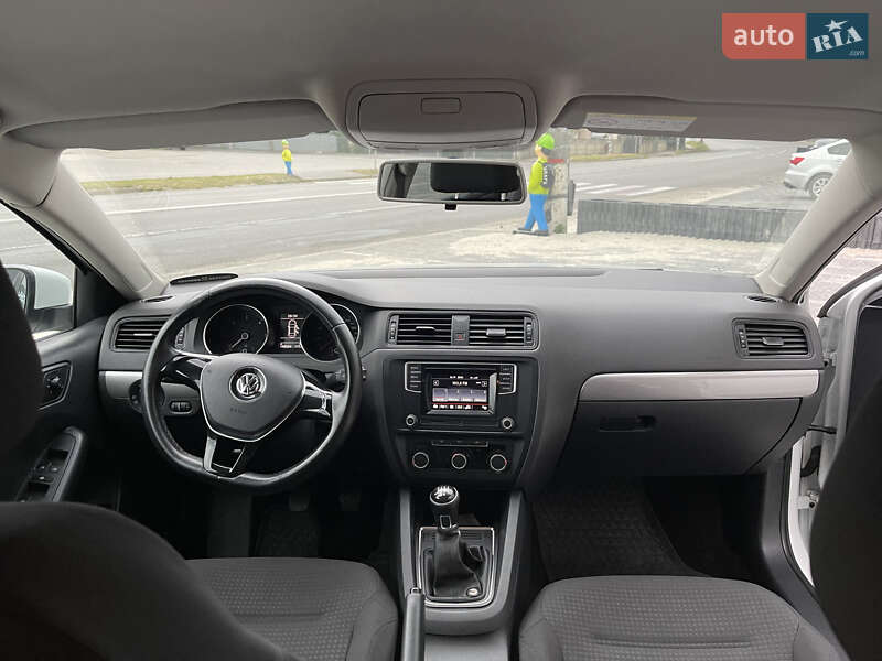 Седан Volkswagen Jetta 2016 в Ивано-Франковске