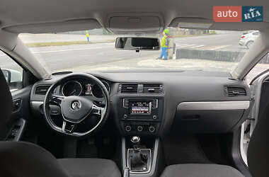 Седан Volkswagen Jetta 2016 в 