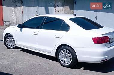 Седан Volkswagen Jetta 2013 в 